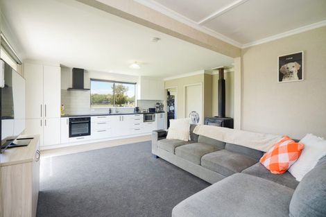 Photo of property in 18 Irvine Street, Wallacetown, 9816