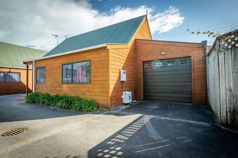 Photo of property in 49u2 Ranui Terrace, Tawa, Wellington, 5028