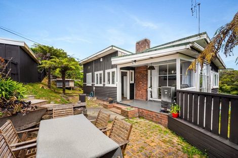Photo of property in 14 Fairmount Road, Titirangi, Auckland, 0604