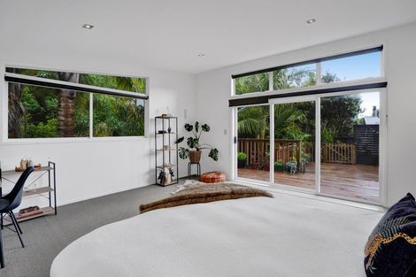 Photo of property in 70 Seaview Road, Marfell, New Plymouth, 4310
