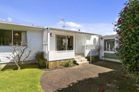 Photo of property in 7 Kew Grove, Wainuiomata, Lower Hutt, 5014