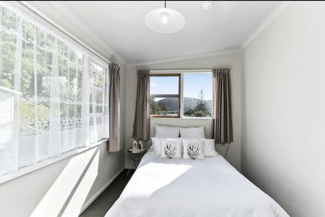 Photo of property in 20 Lincoln Avenue, Tawa, Wellington, 5028