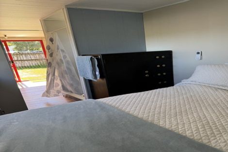 Photo of property in 22 Vina Place, Massey, Auckland, 0614