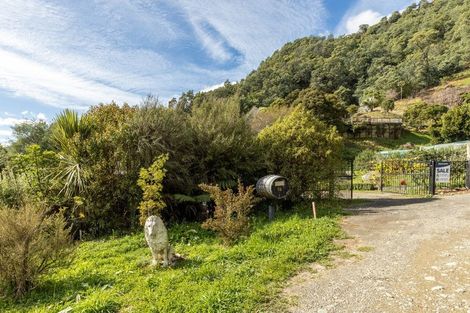 Photo of property in 16 Angle Street, Picton, 7220