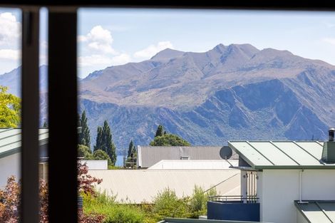 Photo of property in 9 Meadowbrook Place, Wanaka, 9305