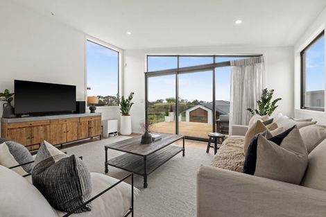 Photo of property in 87 Oak Road, Poraiti, Napier, 4112