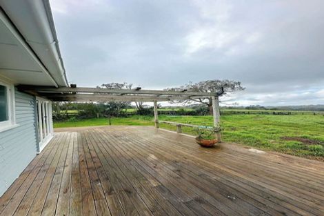 Photo of property in 479 Waitakere Road, Taupaki, Henderson, 0782