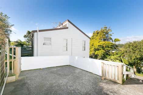Photo of property in 6a Stella Grove, Newlands, Wellington, 6037