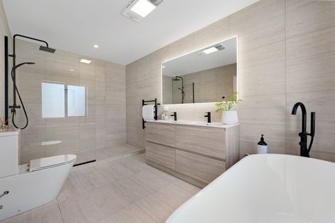 Photo of property in 2 Pukeko Road, Hobsonville, 0616