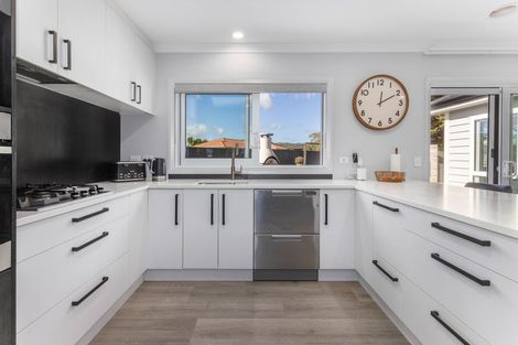 Photo of property in 155 Guildford Drive, Paraparaumu Beach, Paraparaumu, 5032