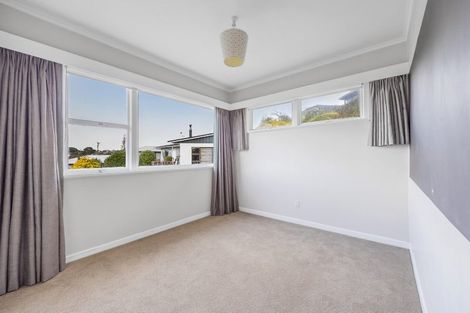 Photo of property in 17 Bevyn Street, Castor Bay, Auckland, 0620