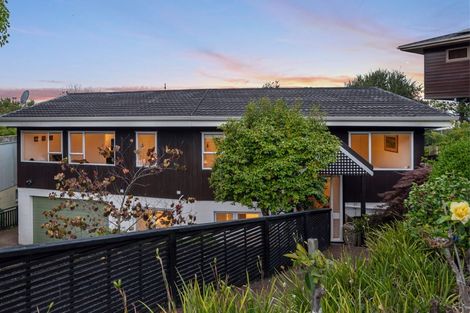 Photo of property in 7 Hume Drive, Hillcrest, Auckland, 0627
