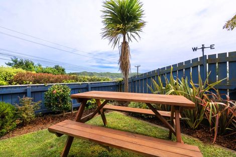 Photo of property in 7 Catherine Crescent, Paparangi, Wellington, 6037