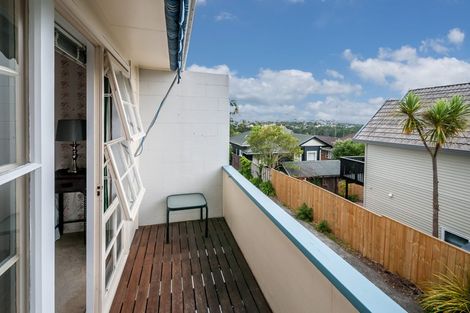 Photo of property in 1/209 Onewa Road, Birkenhead, Auckland, 0626