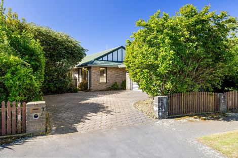 Photo of property in 7 Clivedon Place, Redwood, Christchurch, 8051