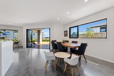 Photo of property in 18 Kotare Drive, Waiwhakaiho, New Plymouth, 4312