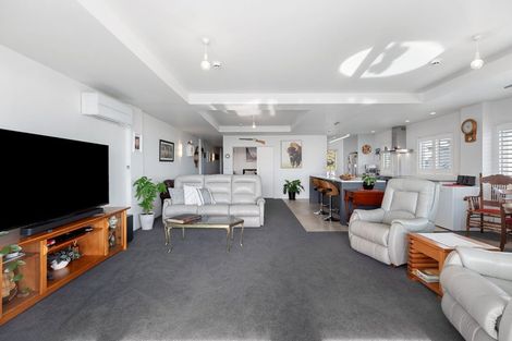 Photo of property in 154 Marine Parade, Mount Maunganui, 3116