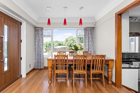 Photo of property in 32 Lucknow Road, Havelock North, 4130