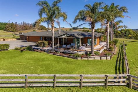 Photo of property in 883 Peak Road, Helensville, 0875
