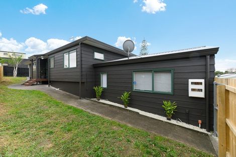 Photo of property in 43a Golf Road, New Lynn, Auckland, 0600