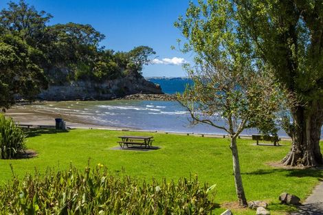 Photo of property in 1/9 The Esplanade, Castor Bay, Auckland, 0620