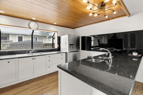 Photo of property in 9 Gloria Avenue, Te Atatu Peninsula, Auckland, 0610