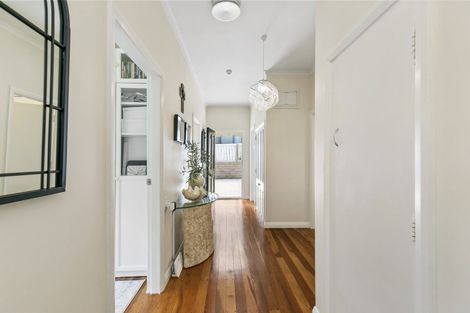 Photo of property in 121 Severn Street, Island Bay, Wellington, 6023