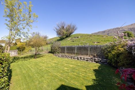 Photo of property in 10 Meadowbrook Place, Wanaka, 9305