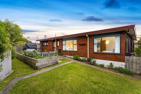 Photo of property in 1/2 Kowhai Road, Campbells Bay, Auckland, 0630