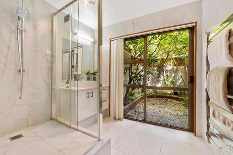 Photo of property in 2/60 Aberdeen Road, Campbells Bay, Auckland, 0620