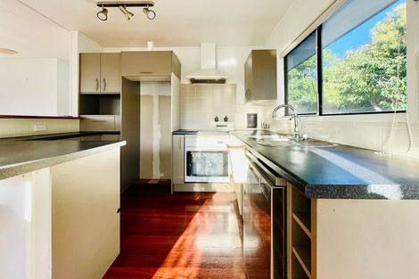 Photo of property in 19 Santiago Crescent, Unsworth Heights, Auckland, 0632