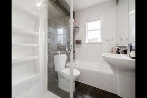 Photo of property in 94 Colwill Road, Massey, Auckland, 0614