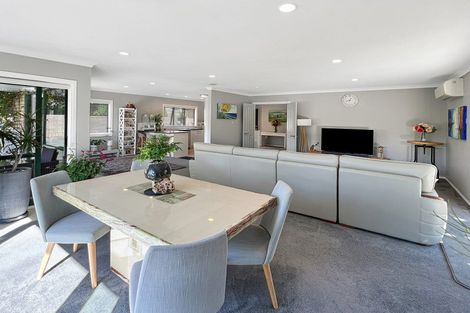 Photo of property in 15 Ina Ville Drive, Pukekohe, 2120