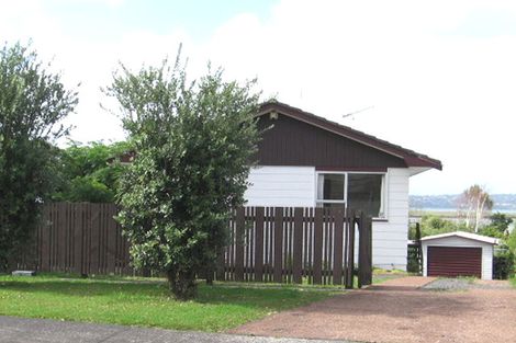 Photo of property in 29 Pipitea Place, Massey, Auckland, 0614