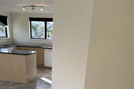 Photo of property in 8 Louise Place, West Harbour, Auckland, 0618