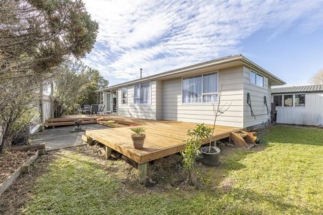 Photo of property in 16 Perrin Place, Kelvin Grove, Palmerston North, 4414