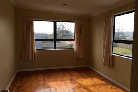 Photo of property in 5 Marine Parade South, Foxton Beach, Foxton, 4815