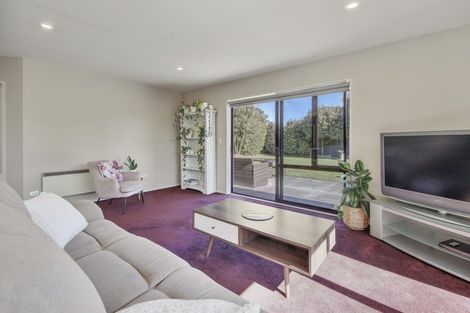 Photo of property in 6 Zuppicich Lane, Woodend, 7610