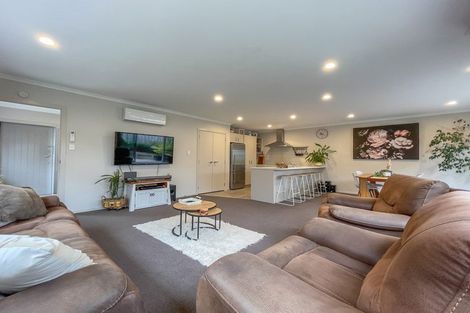 Photo of property in 50u2 Banbury Crescent, Fairfield, Hamilton, 3214