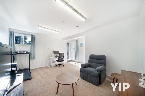 Photo of property in 6 Royston Way, Newlands, Wellington, 6037