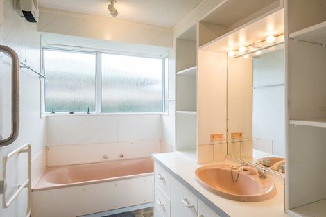 Photo of property in 44 Langdale Avenue, Paraparaumu, 5032