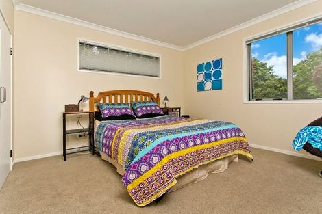 Photo of property in 115 Sunnynook Road, Forrest Hill, Auckland, 0620