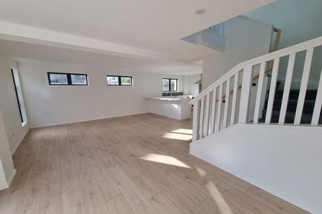 Photo of property in 12 Sunward Rise, Glenfield, Auckland, 0629
