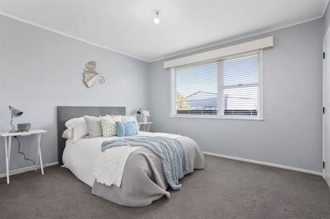 Photo of property in 3 Clinton Avenue, Te Atatu Peninsula, Auckland, 0610