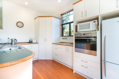 Photo of property in 16 Hebe Place, Birkenhead, Auckland, 0626
