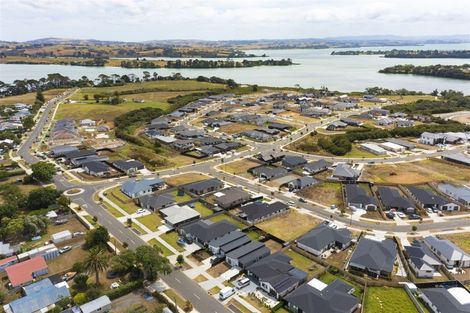 Photo of property in 10 Opouatu Avenue, Glenbrook, 2681