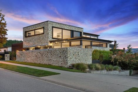 Photo of property in 34 Minaret Ridge, Wanaka, 9305