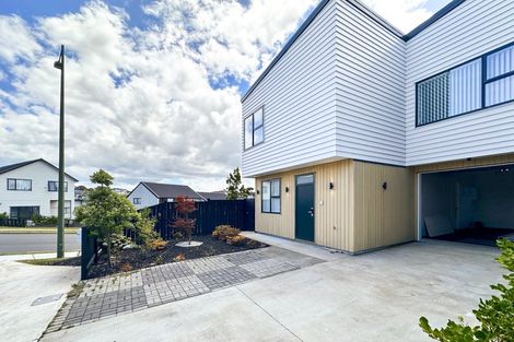 Photo of property in 22 Heketara Way, Massey, Auckland, 0614