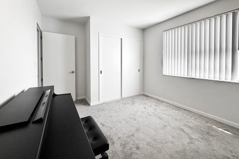 Photo of property in 22 Heketara Way, Massey, Auckland, 0614