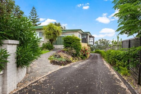 Photo of property in 23 Roberts Road, Matakatia, Whangaparaoa, 0930
